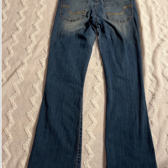 Levi Strauss & Co. Gold Label Women's Totally Shaping Bootcut Jeans. Size: 2S - Picture 3 of 11